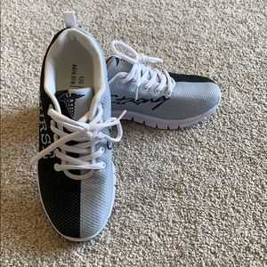 Women’s tennis shoes